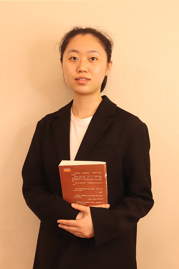 横山梁艺 本科学历，优秀班主任