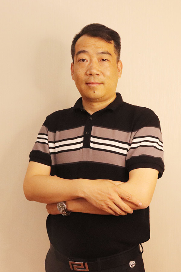 横山冯少坤 本科学历,毕业于陕西师范大学