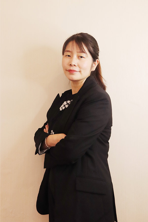 横山吕瑶 本科学历,毕业于陕西师范大学