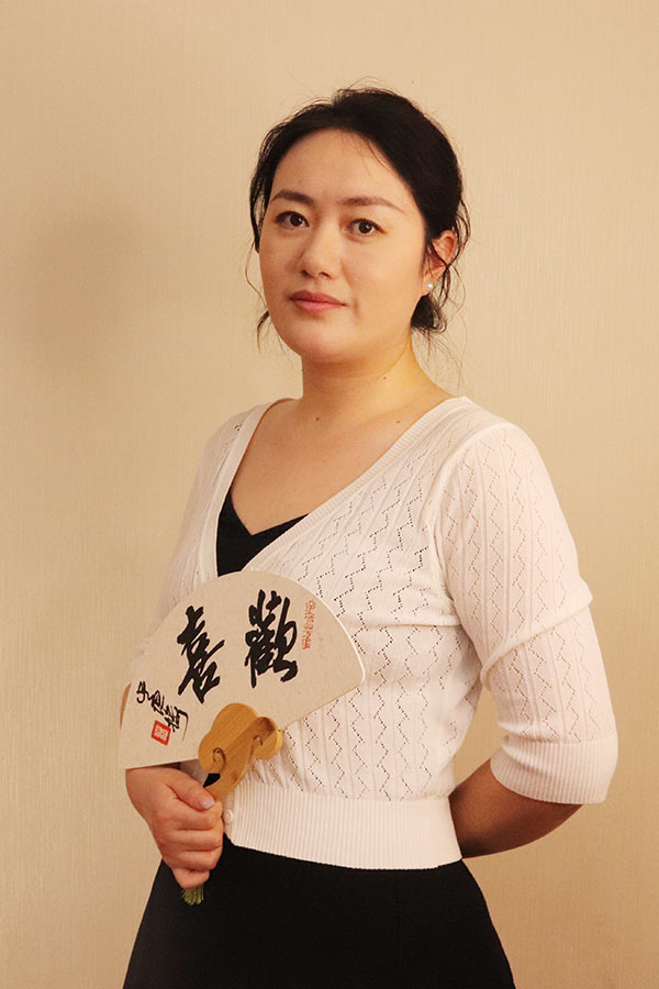 横山石亚利 研究生学历,毕业于陕西师范大学