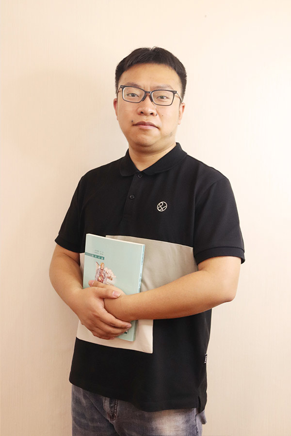 横山杨斌 本科学历，毕业于西安航空学院