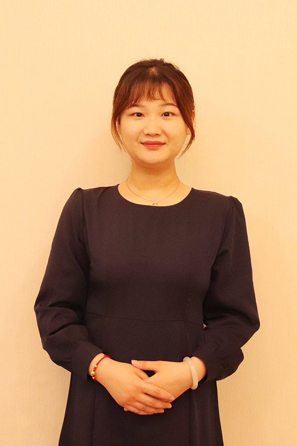 横山文哲 本科学历，优秀班主任