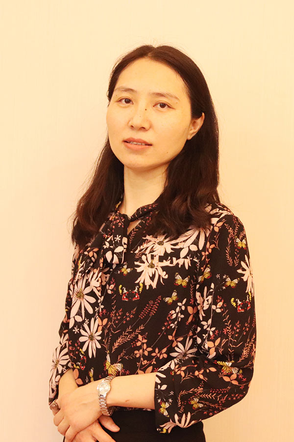 横山王晓娜 研究生学历,毕业于华南师范大学